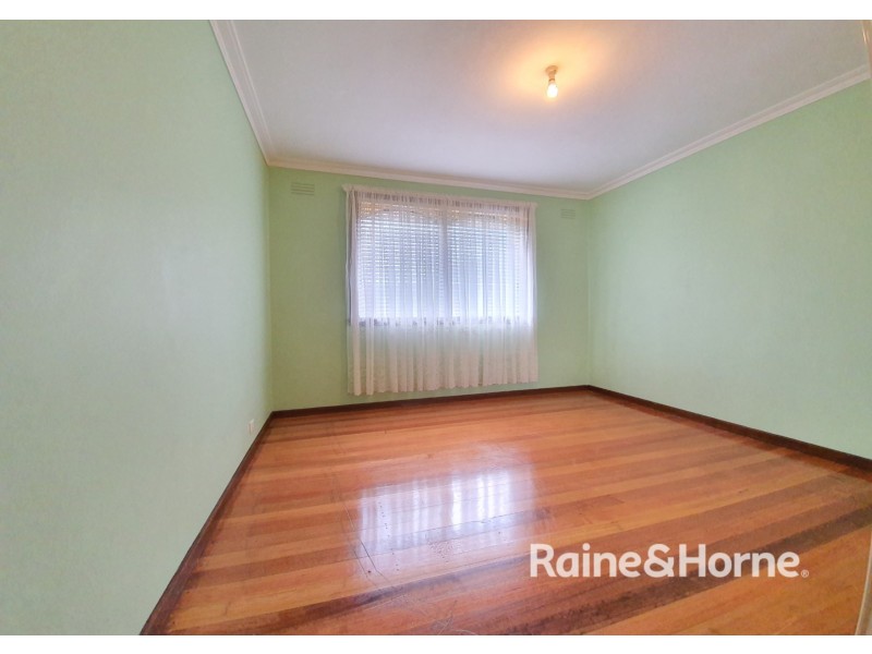 1 BENBURY CLOSE, St Albans VIC 3021