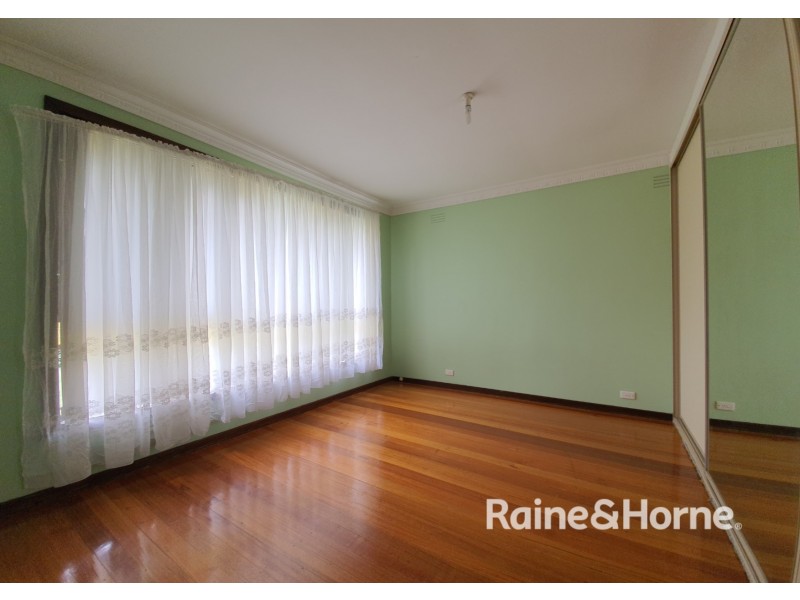 1 BENBURY CLOSE, St Albans VIC 3021