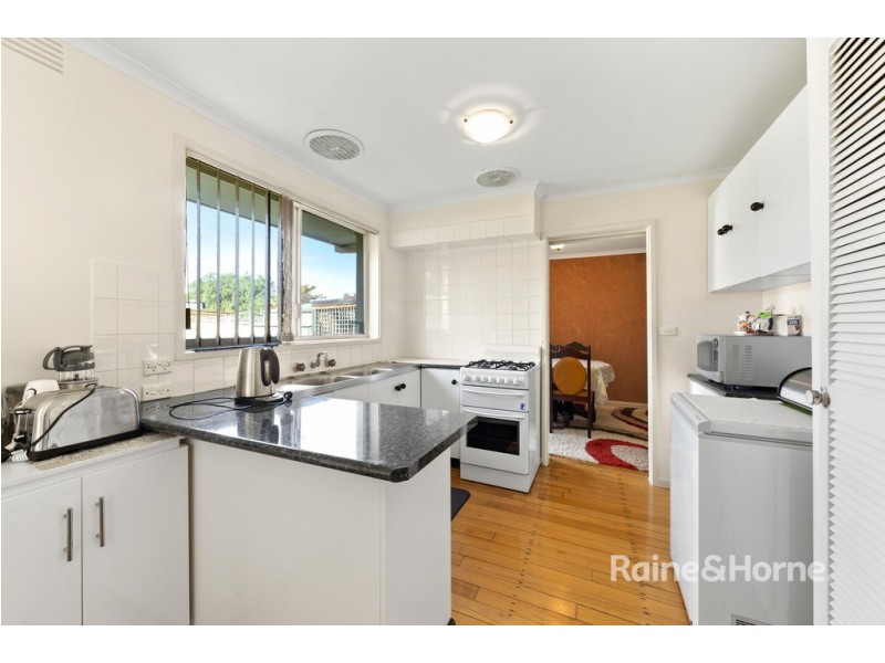 6 BUNYA DRIVE, Albanvale VIC 3021