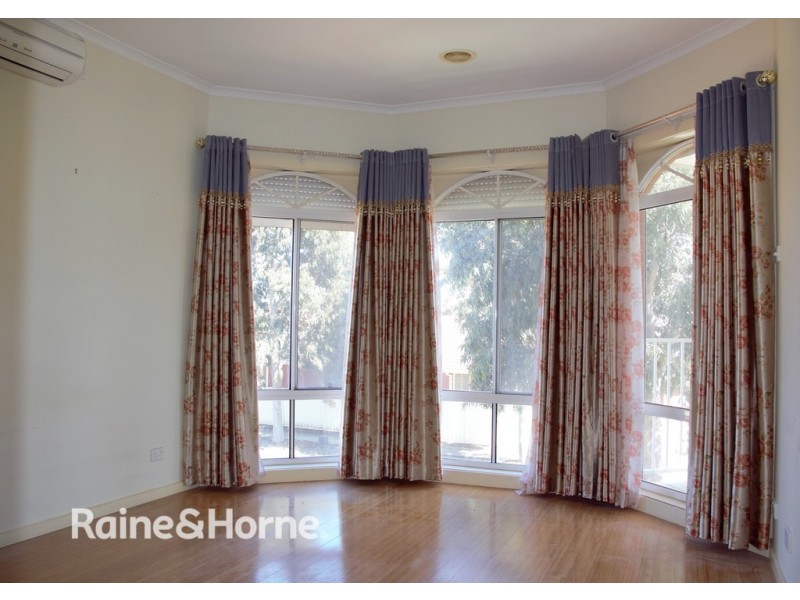 12 SEDGEFIELD TERRACE, Cairnlea VIC 3023