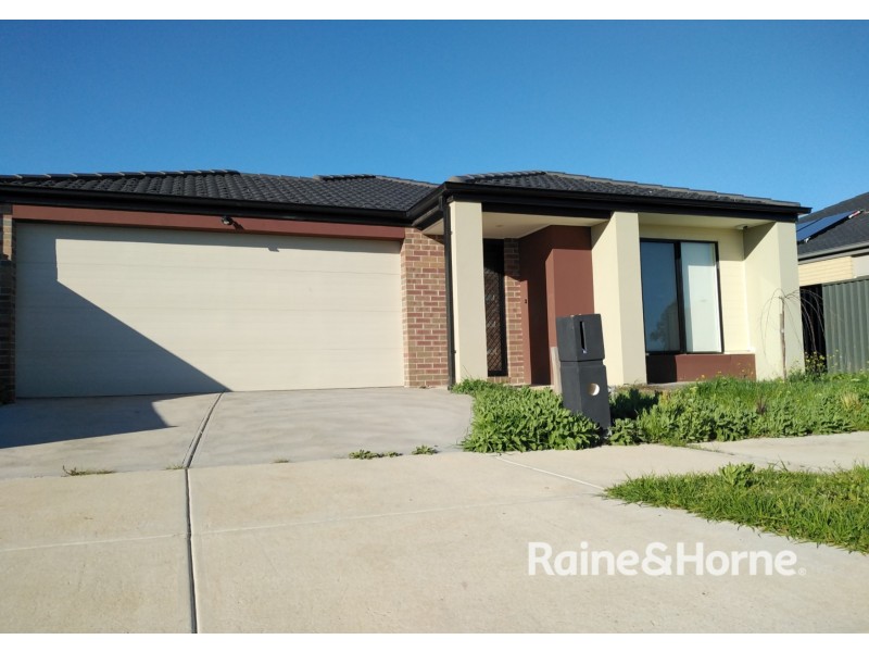 12 LUSTER CRESCENT, Tarneit VIC 3029