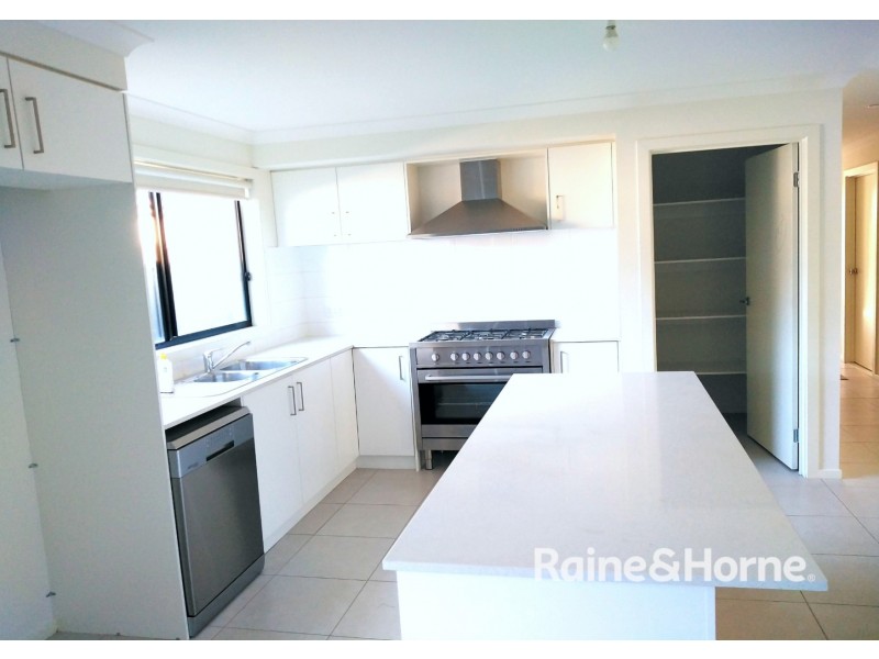 12 LUSTER CRESCENT, Tarneit VIC 3029