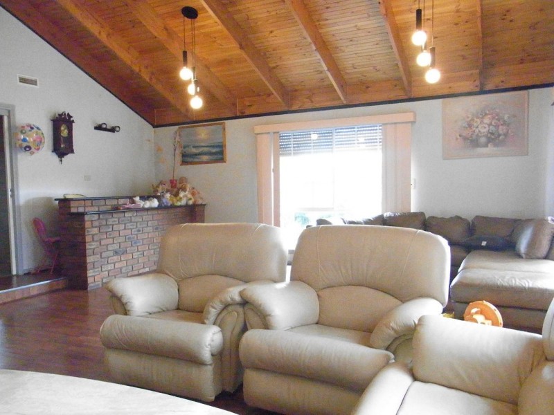 8 Masefield Court, Delahey VIC 3037