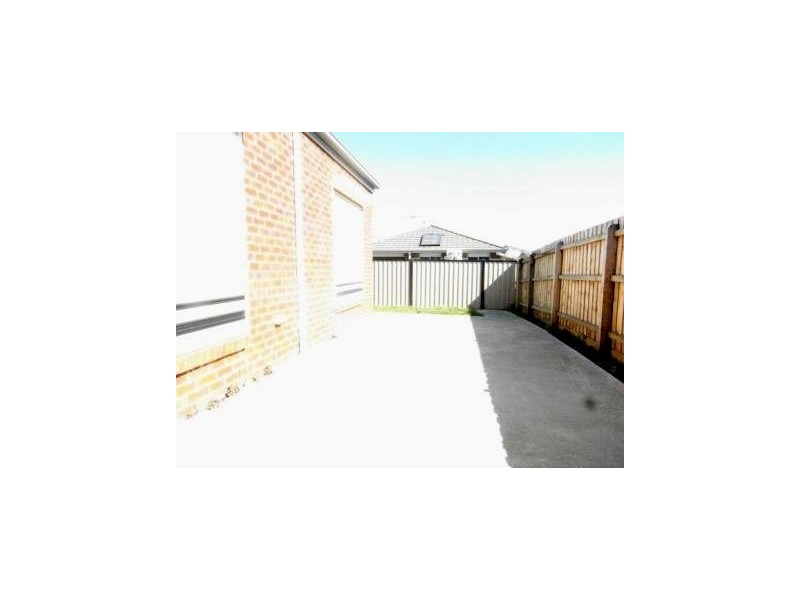 1/11 McDougall Place, Truganina VIC 3029