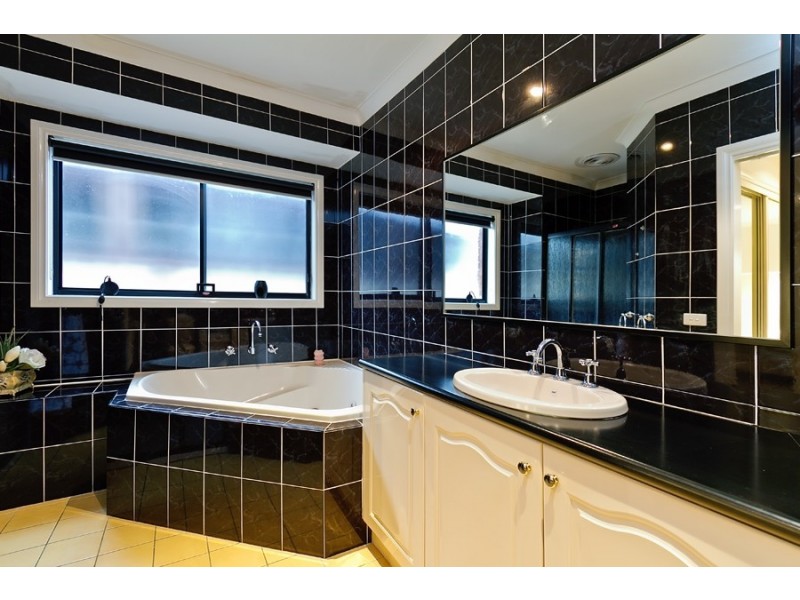 5 Wetherby Crt, Hillside VIC 3037