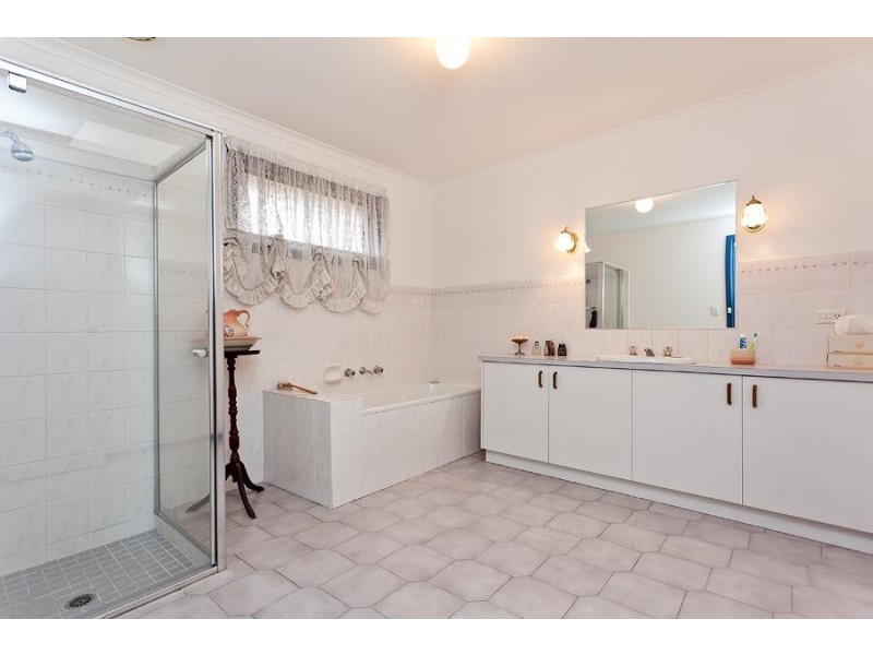 1/27 Coleridge Drive, Delahey VIC 3037