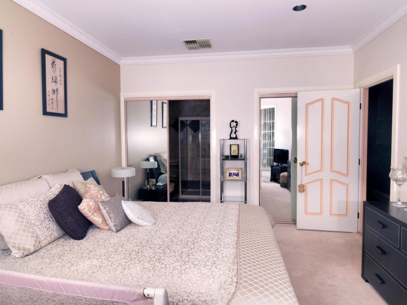 2 Minerva Crescent, Keilor Downs VIC 3038