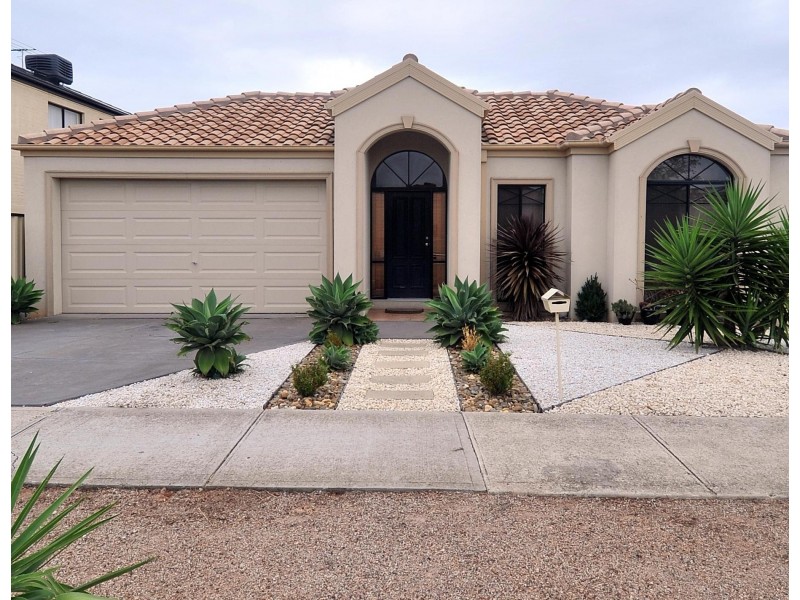 37 Loddon Drive, Taylors Hill VIC 3037