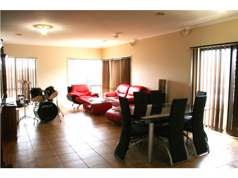 37 Loddon Drive, Taylors Hill VIC 3037