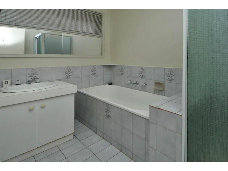 2 Balmoral Close, Kings Park VIC 3021