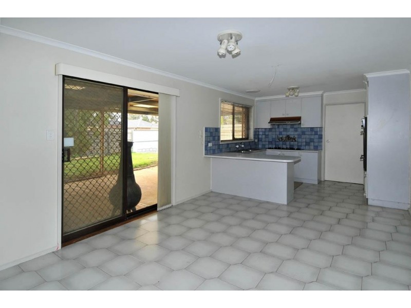2 Balmoral Close, Kings Park VIC 3021