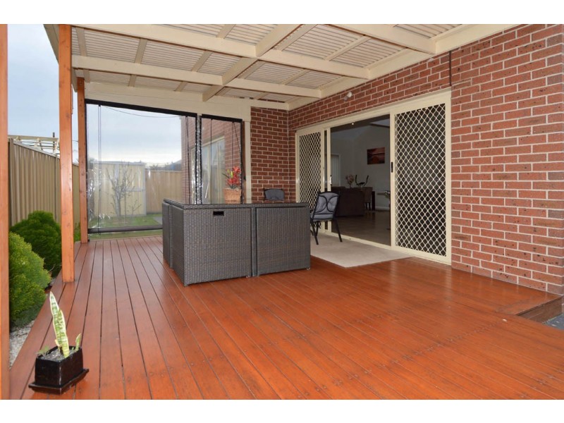 11 Catani Mews, Caroline Springs VIC 3023