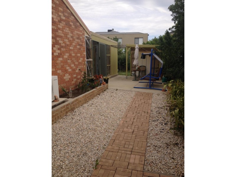 16 Ruthven Close, Hillside VIC 3037