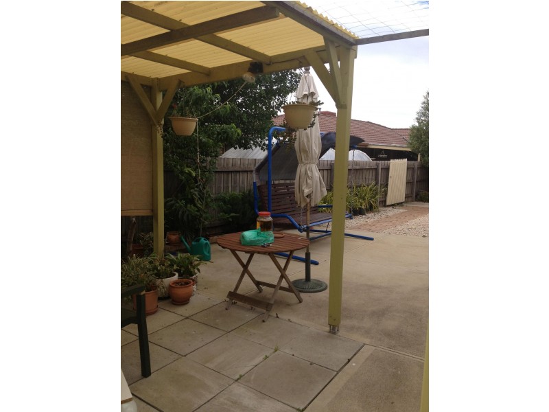 16 Ruthven Close, Hillside VIC 3037