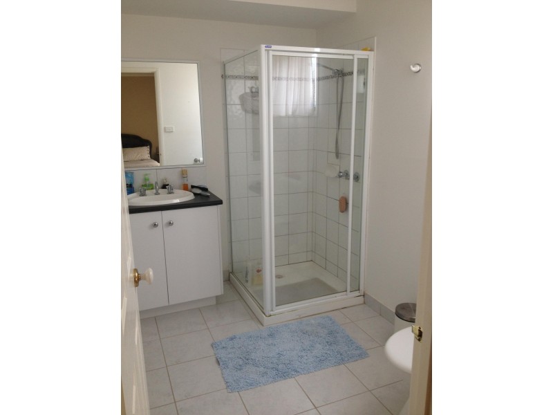 16 Ruthven Close, Hillside VIC 3037