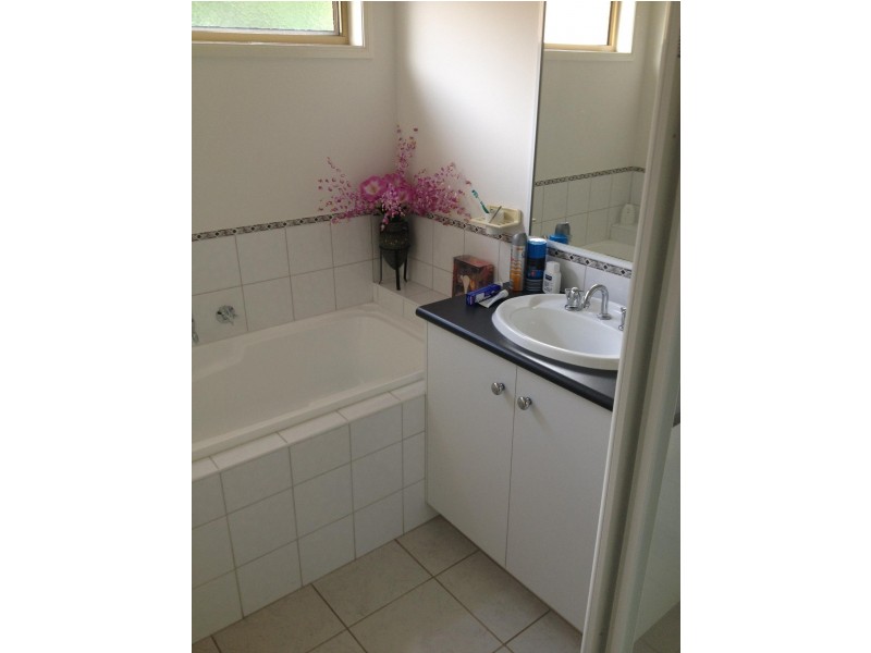 16 Ruthven Close, Hillside VIC 3037