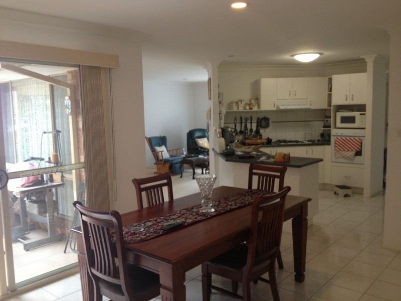 16 Ruthven Close, Hillside VIC 3037