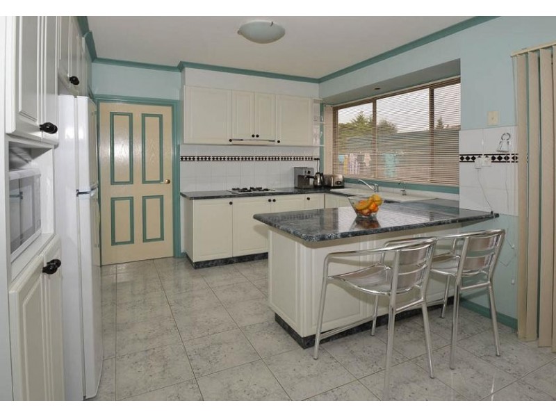 2/43 Roseberry Avenue, Keilor Downs VIC 3038