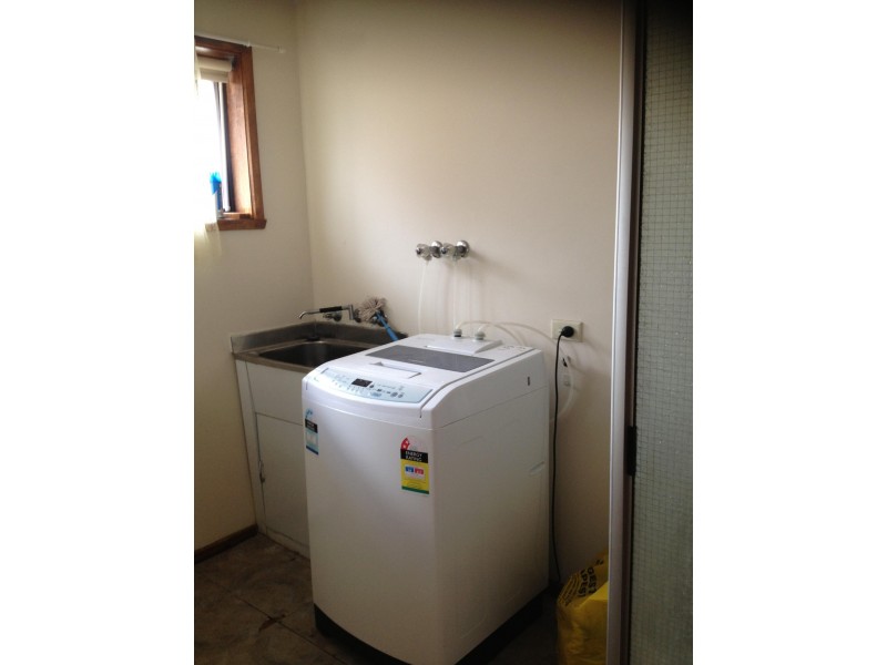 2/12 Elizabeth Street, St Albans VIC 3021