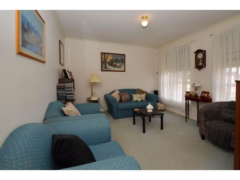 6 Milton Avenue, St Albans VIC 3021