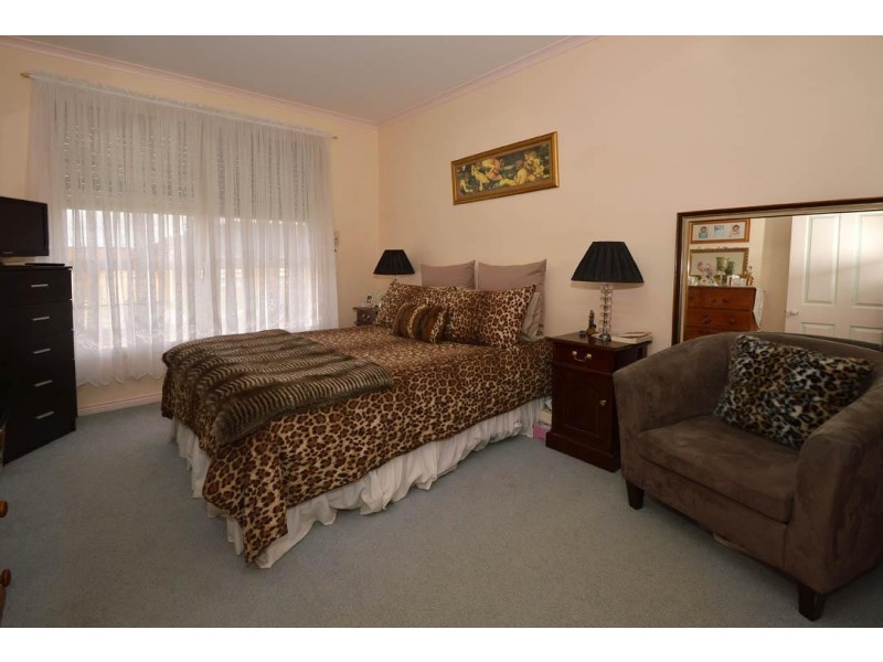 6 Milton Avenue, St Albans VIC 3021