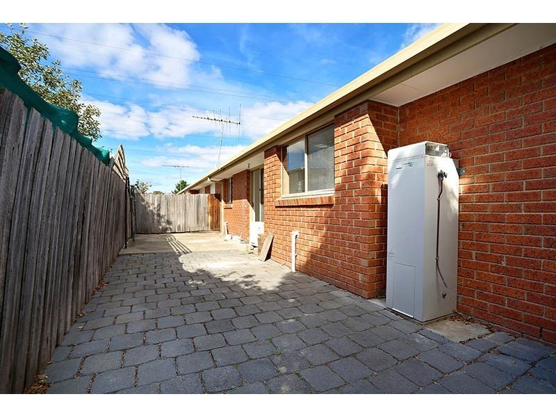 1-8 Gunya Mews St, St Albans VIC 3021