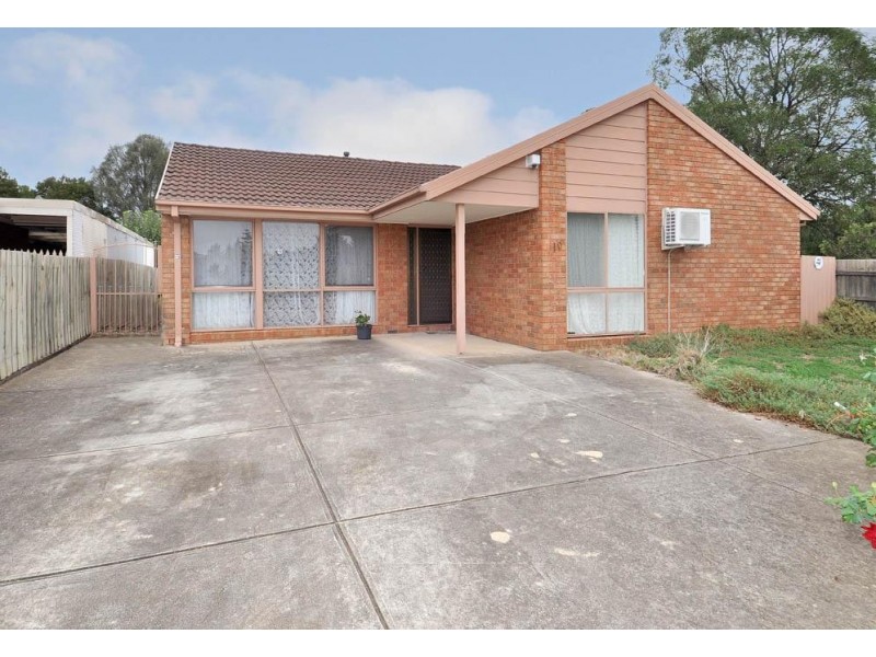 19 Flint Cres, Delahey VIC 3037