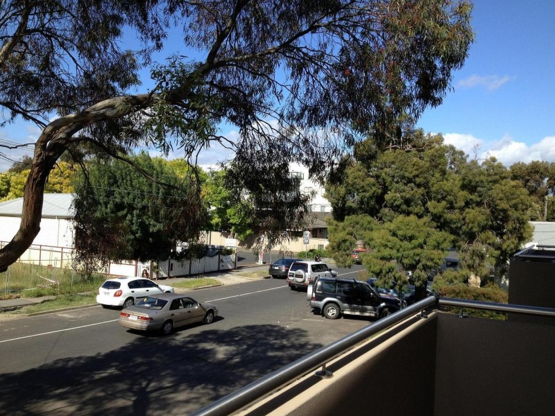 4/23 Pickett St, Footscray VIC 3011