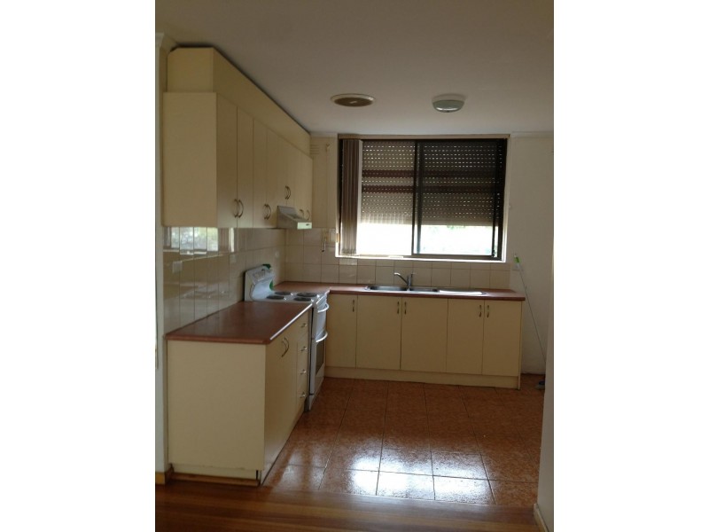 11/12 Percy Street, St Albans VIC 3021