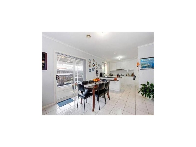 2 Oarsome Drive, Delahey VIC 3037