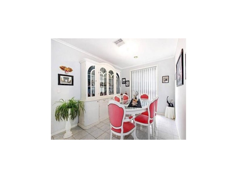 2 Oarsome Drive, Delahey VIC 3037