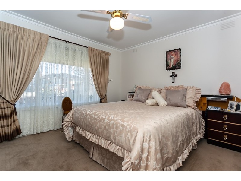 74 Leonard Avenue, St Albans VIC 3021