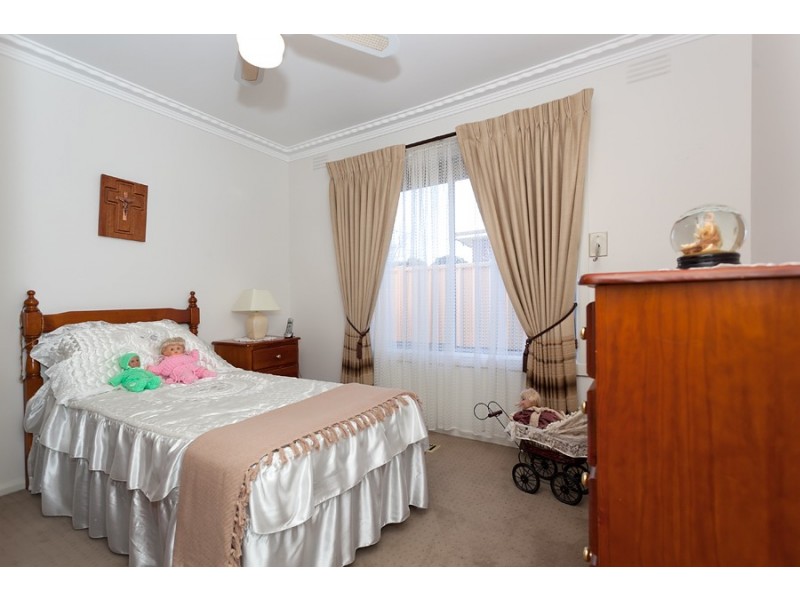 74 Leonard Avenue, St Albans VIC 3021