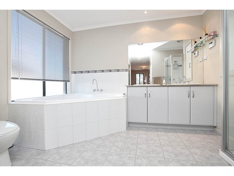 61 Waterview Lane, Cairnlea VIC 3023