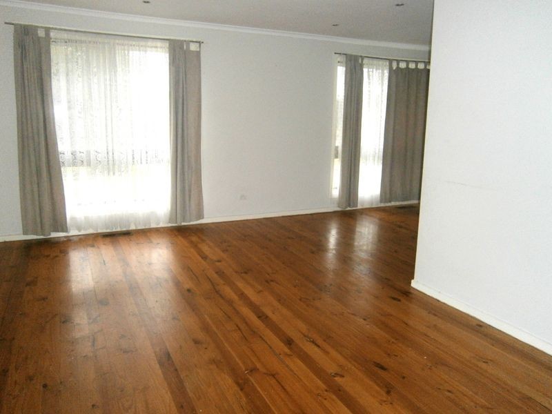 35 Leighton Cres, Deer Park VIC 3023