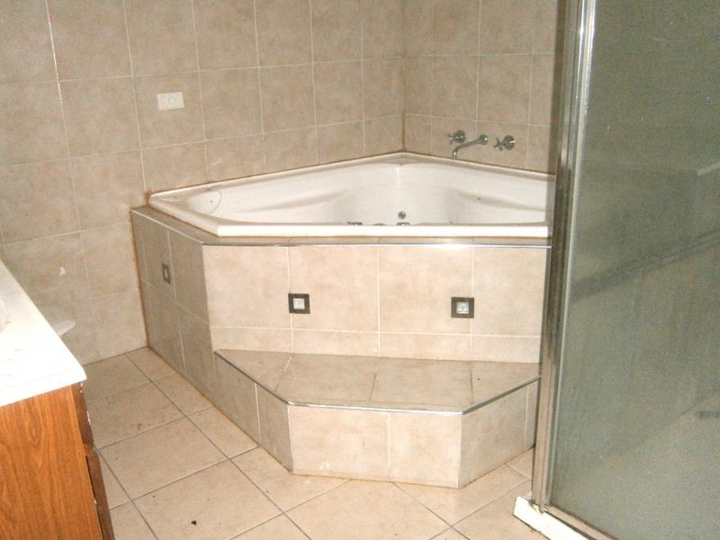 35 Leighton Cres, Deer Park VIC 3023