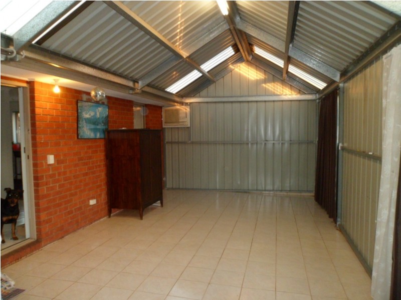 16 Jester Court, Kings Park VIC 3021