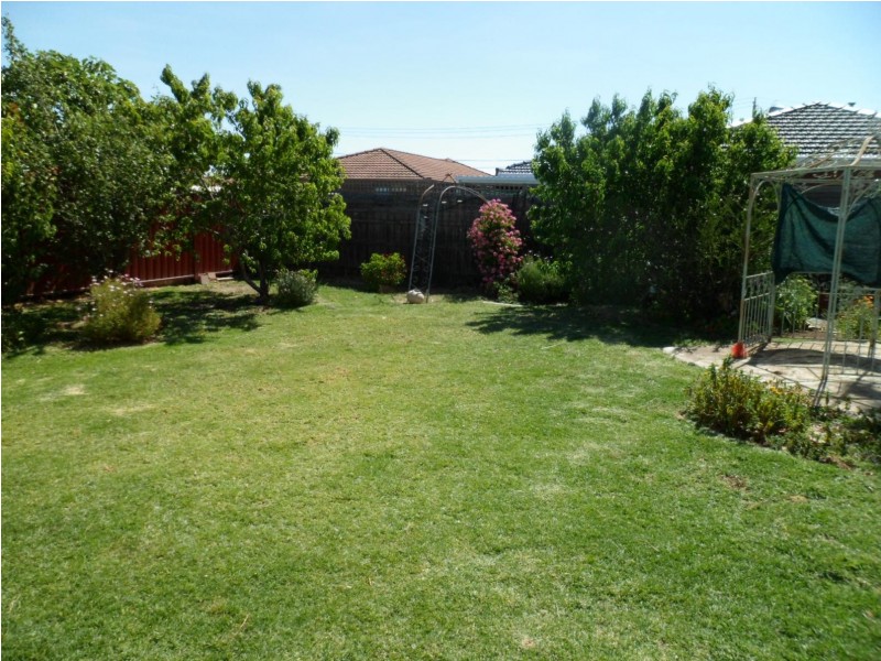 16 Jester Court, Kings Park VIC 3021