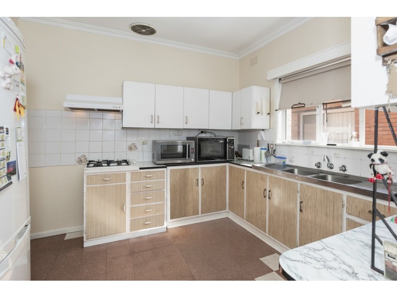 1 Alexandra Avenue, Sunshine VIC 3020