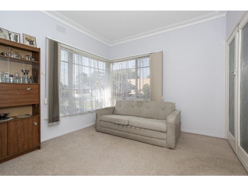 1 Alexandra Avenue, Sunshine VIC 3020