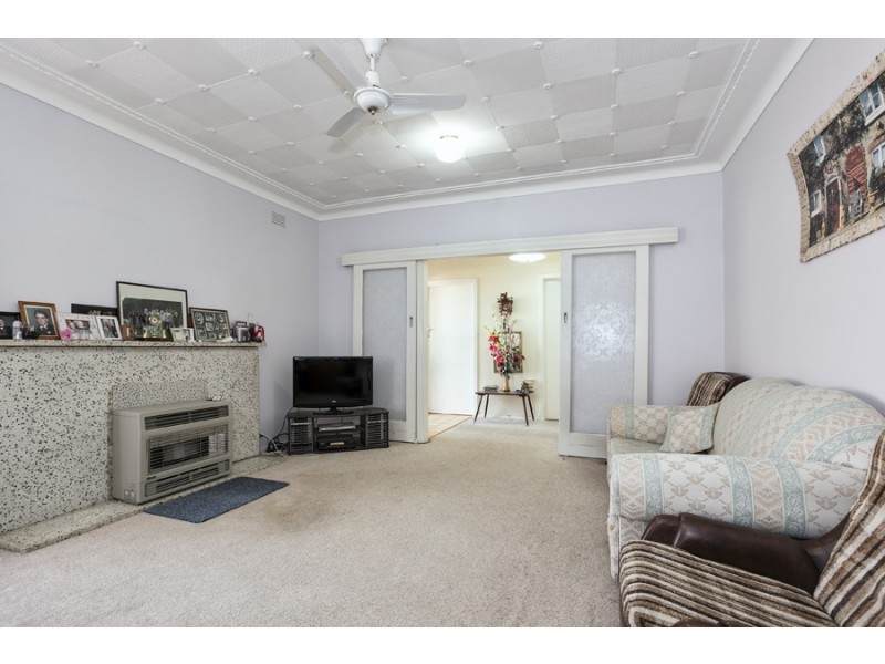 1 Alexandra Avenue, Sunshine VIC 3020