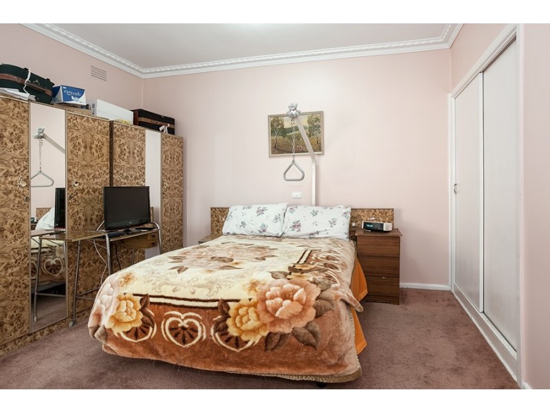 1 Alexandra Avenue, Sunshine VIC 3020