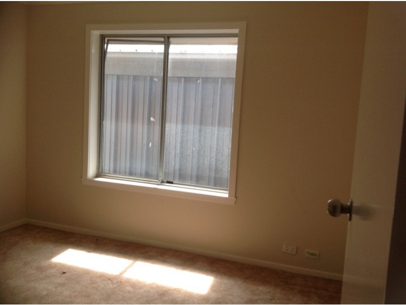 1/8 Power Street, St Albans VIC 3021