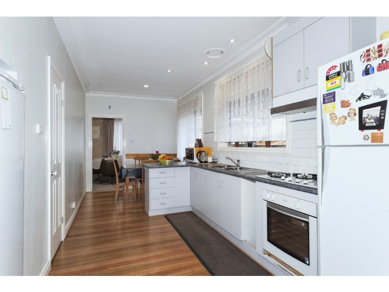 23 Chestnut Crescent, St Albans VIC 3021