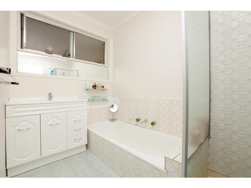 28 Waranga Crescent, St Albans VIC 3021