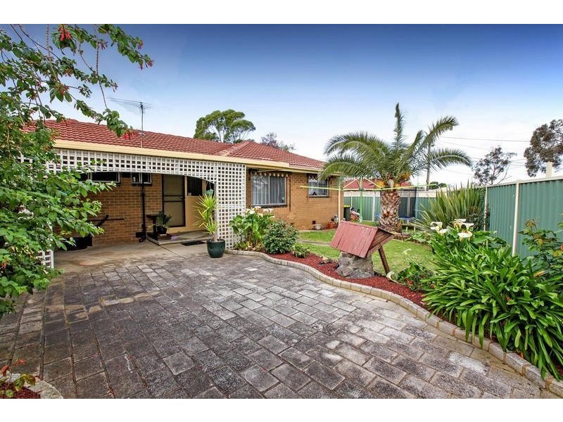 28 Waranga Crescent, St Albans VIC 3021