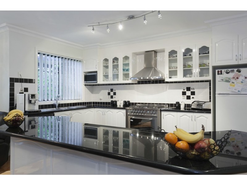 4 Billabong Court, Burnside VIC 3023