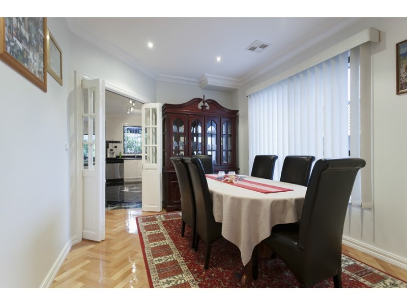 4 Billabong Court, Burnside VIC 3023