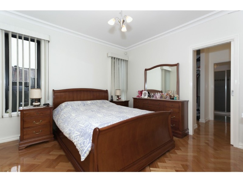 4 Billabong Court, Burnside VIC 3023