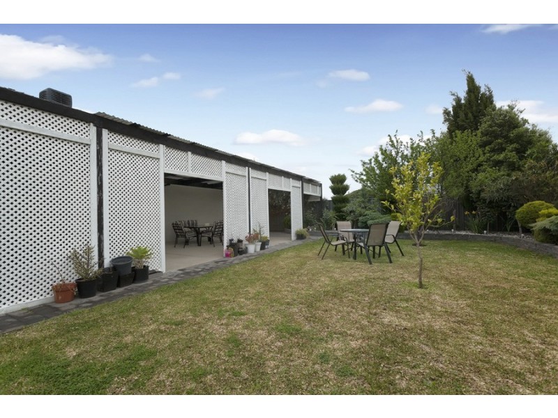 4 Billabong Court, Burnside VIC 3023